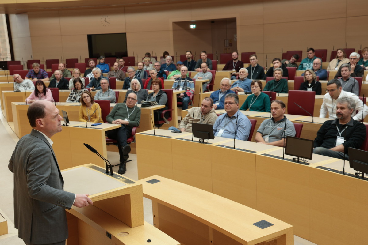 Diskussion mit MdL Hofmann im Plenarsaal