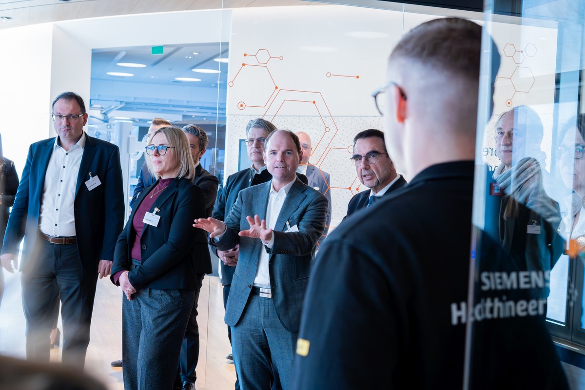 Der gesch�ftsf�hrende Vorstand der CSU-Fraktion mit Fraktionschef Klaus Holetschek, den stellvertretenden Fraktionsvorsitzenden Tanja Schorer-Dremel, MdL, Prof. Dr. Winfried Bausback, MdL, Martin Wagle, MdL, Staatssekret�r Martin Sch�ffel, MdL