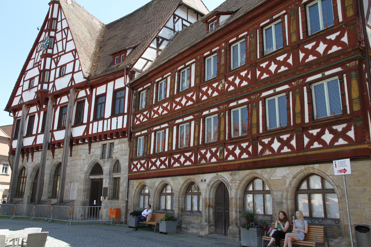 Bild vom Rathaus in Forchheim mit dem Magistratsbau (vorne)